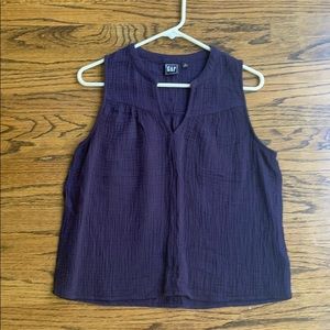 Gap sleeveless tee size small navy